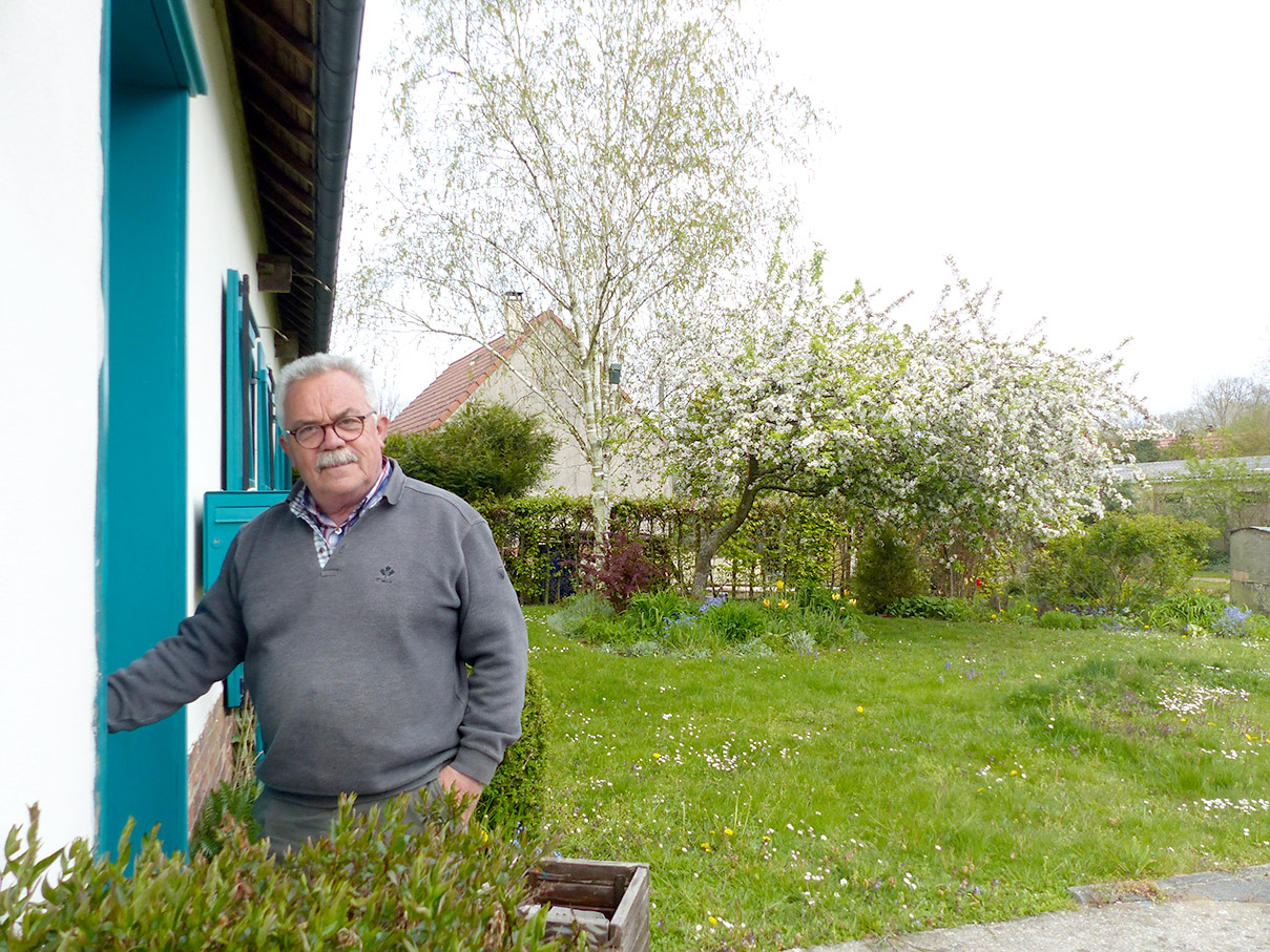 François Crépin, le maire, a relancé le fleurissement de sa commune en 2011. «Un village fleuri  est un village dans lequel on se sent bien.» 