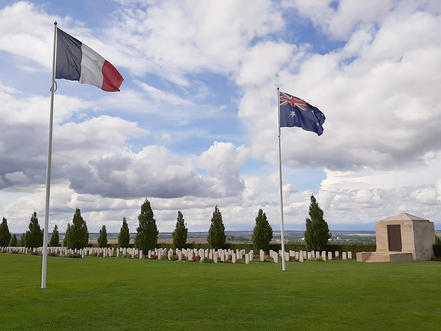 En plus d’être un lieu de mémoire et de commémoration, le centre Sir John Monash permet de mieux comprendre l’implication de l’Australie dans la Première Guerre Mondiale par un parcours de visite qui ne laisse pas indifférent. 