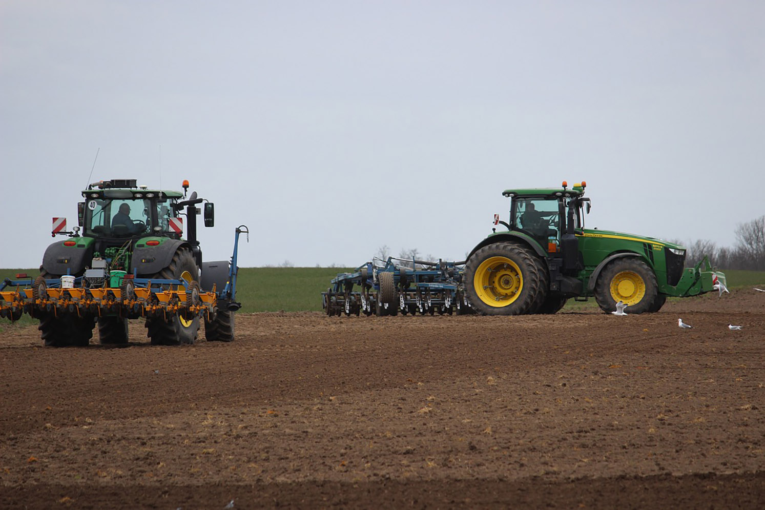 En 2023, les tracteurs standards et les moissonneuses ont tiré leur épingle du jeu dans le marché des machines agricoles,  sans que cela soit garanti pour les deux années à venir.