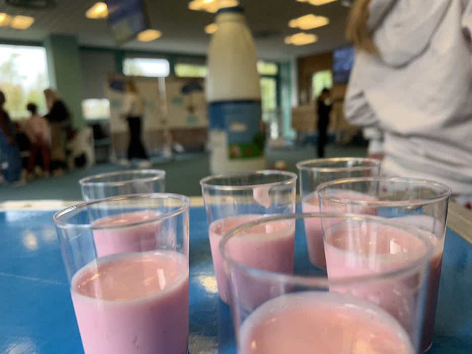 Près de quatre-cents élèves de sept écoles d’Amiens se sont rendus  à la Maison des agriculteurs, à l’invitation de Picardie lait. 