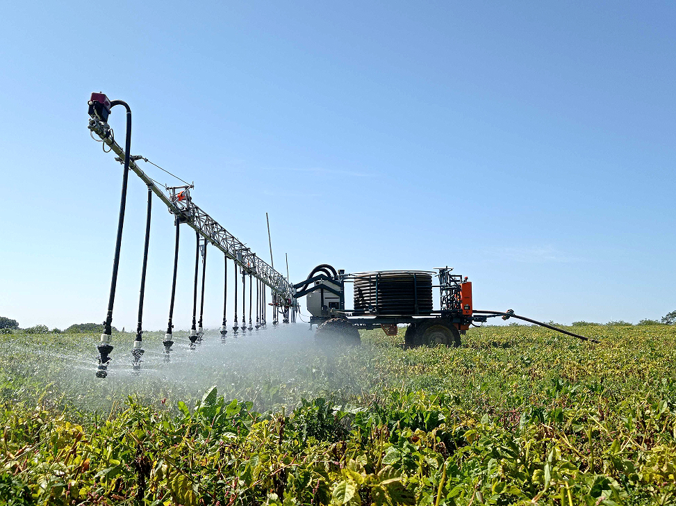 Le robot autonome peut irriguer seul entre 12 et 25 ha par jour.