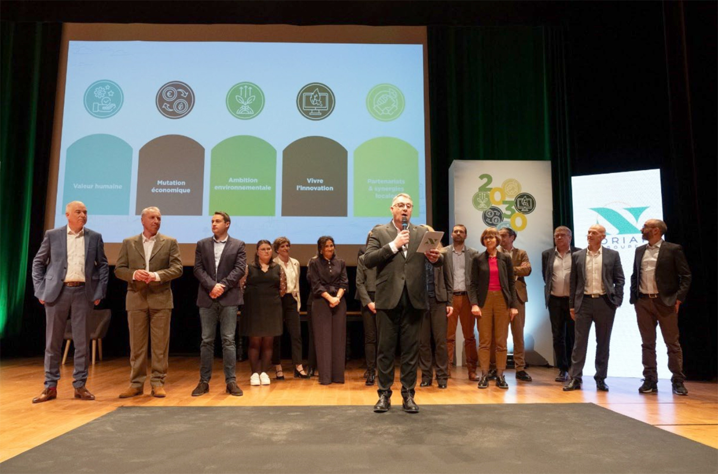 À l’occasion de son assemblée générale, le 21 janvier dernier à Amiens (80), David Saelens, président, Damien François,  directeur, entourés d’une partie des membres du conseil d’administration et du comité directeur ont présenté la feuille  de route qui va s’appliquer au groupe pour les cinq prochaines années. 