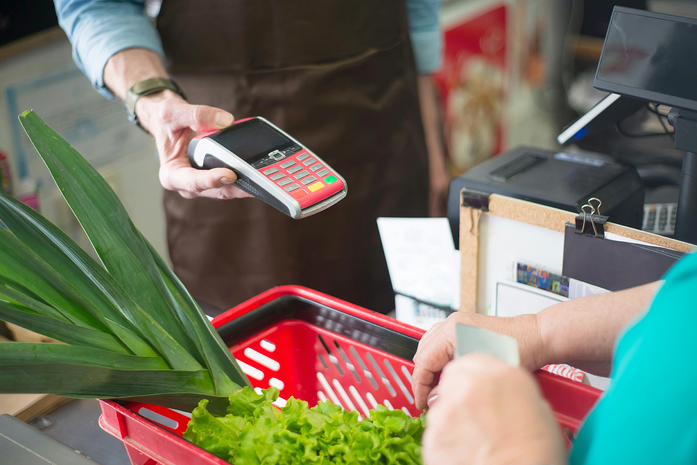 Pour trouver des produits bio, les consommateurs se tournent vers les magasins bio spécialisés (MBS) ou les circuits courts. 