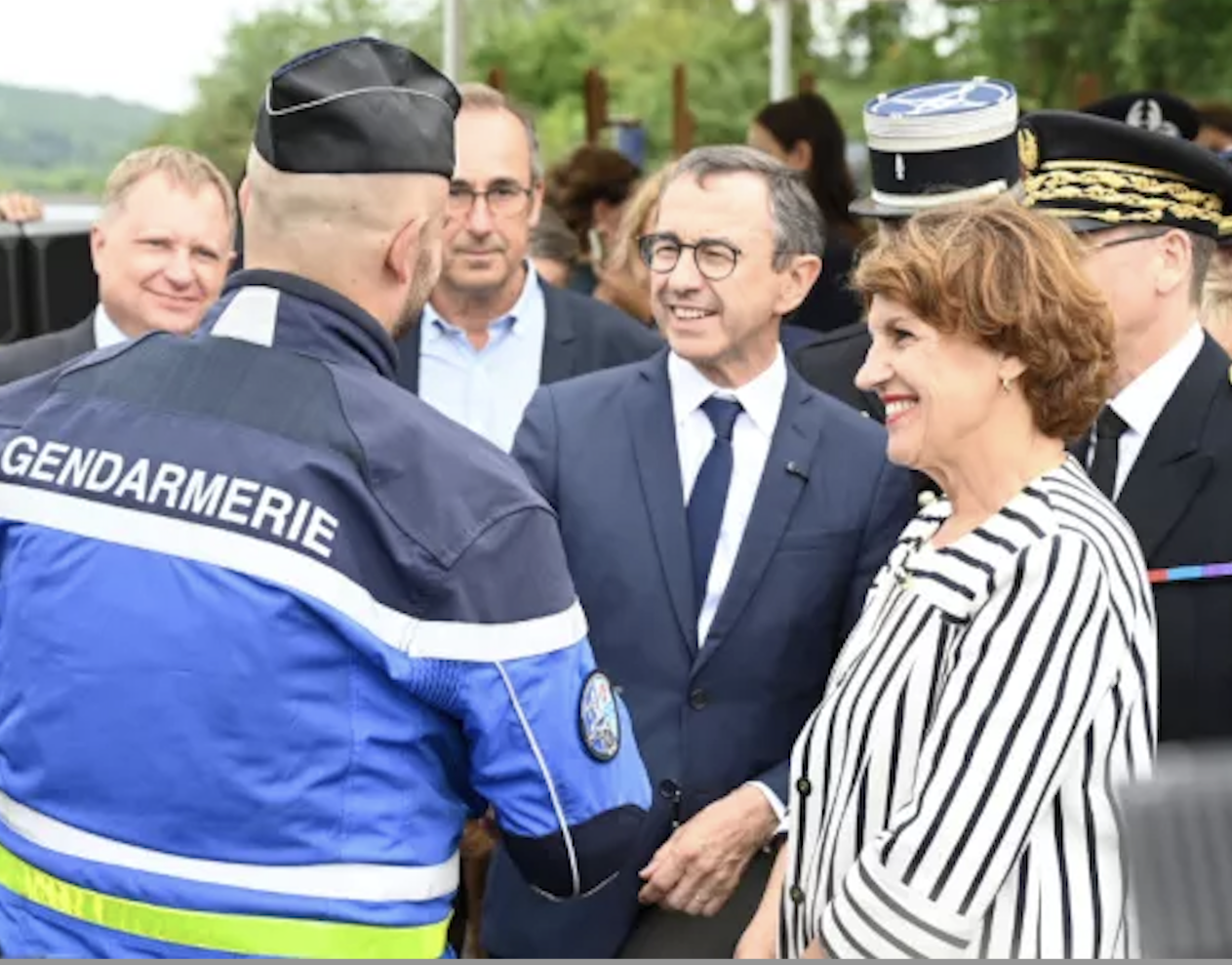 Annie Genevard Loi entraves contraintes 
