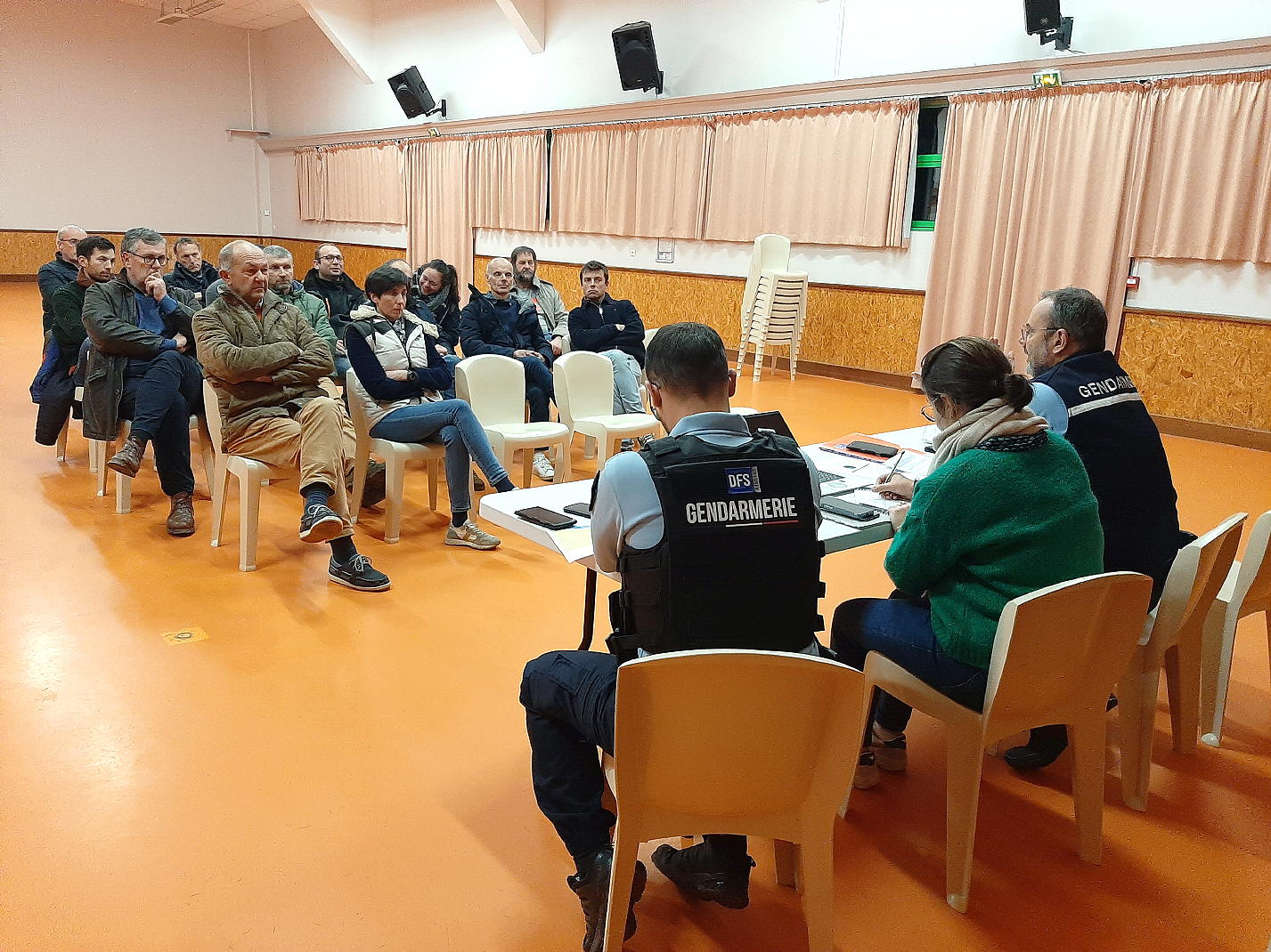 Les échanges entre la gendarmerie et les agriculteurs du secteur Nesle-Roye-Ham, lundi dernier, ont permis de revenir  sur des faits de vols élucidés et de rappeler quelques conseils de prévention. 