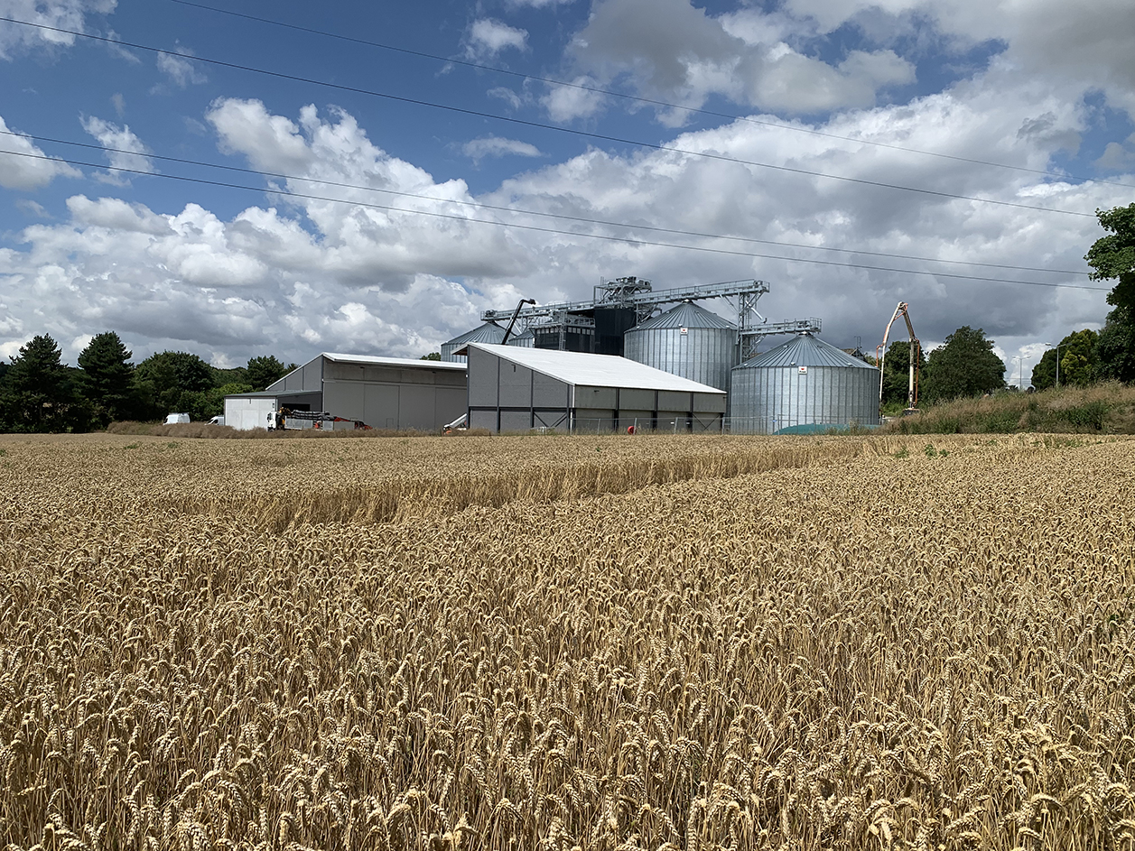 Le silo de Flesselles a bénéficié d’un investissement conséquent. Il a désormais une capacité de 11 500 t. 