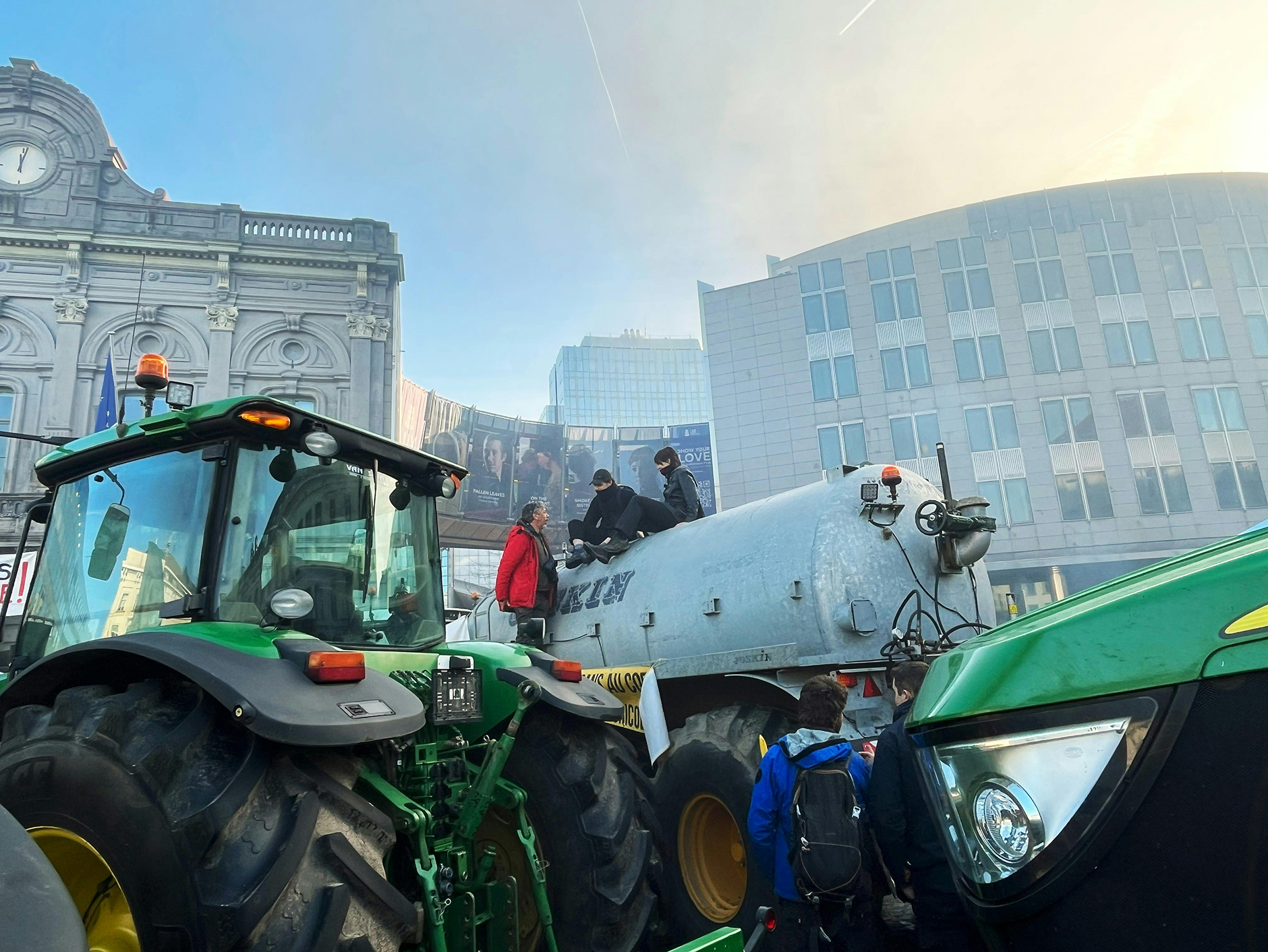 En lien avec le Copa-Cogeca, la FNSEA et les JA organisent une manifestation à Bruxelles jeudi 18 décembre.  Des agriculteurs de la Somme s’y rendront. Ils dénoncent principalement l’accord du traité UE-Mercosur,  le contenu de la future Pac, et la taxe engrais. Explications et témoignages. 