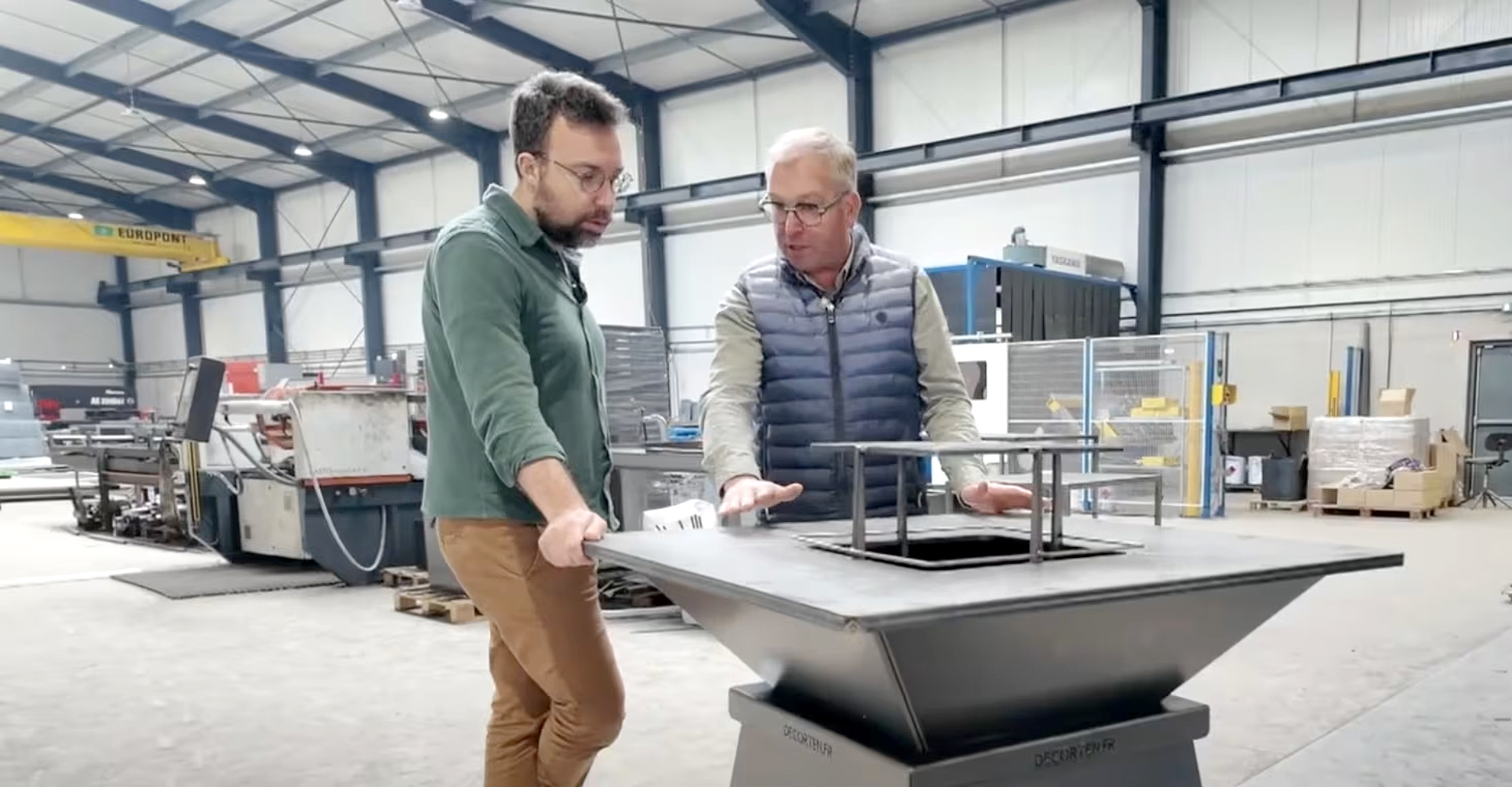 Emmanuel Hénon est tombé très tôt dans l’entrepreunariat et n’imaginait  pas que son avenir professionnel se dessine loin du monde cynégétique. 