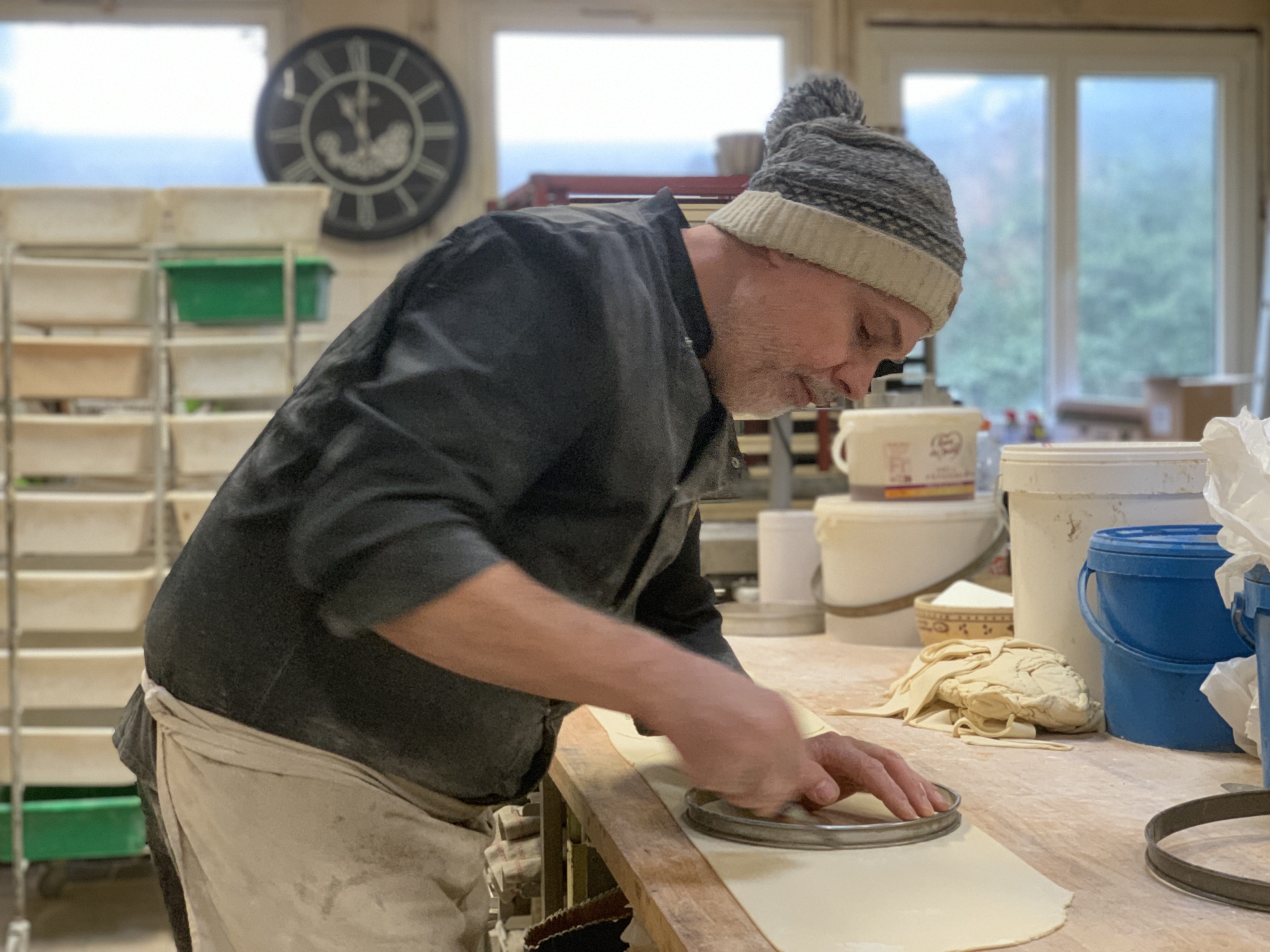 Emmanuel Sainneville utilise notamment du lait, des œufs et du miel de la Somme pour sa pâte feuilletée. 