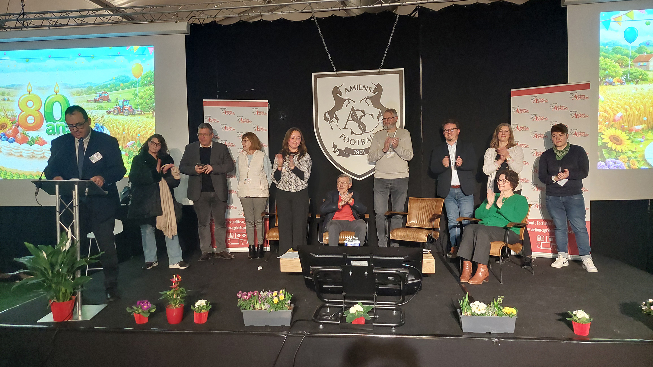 Toute l'équipe de l'Action agricole picarde, de gauche à droite, François Magnier, Maryline Depuille, Dominique Mistarz, Sylvie Desanlis, Margaux Bart, Dominique Gay, Vincent Fermon, Alix Penichou, Charlotte Thiébaut. Assis : Daniel Rigaux et Nicole Ouvrard.