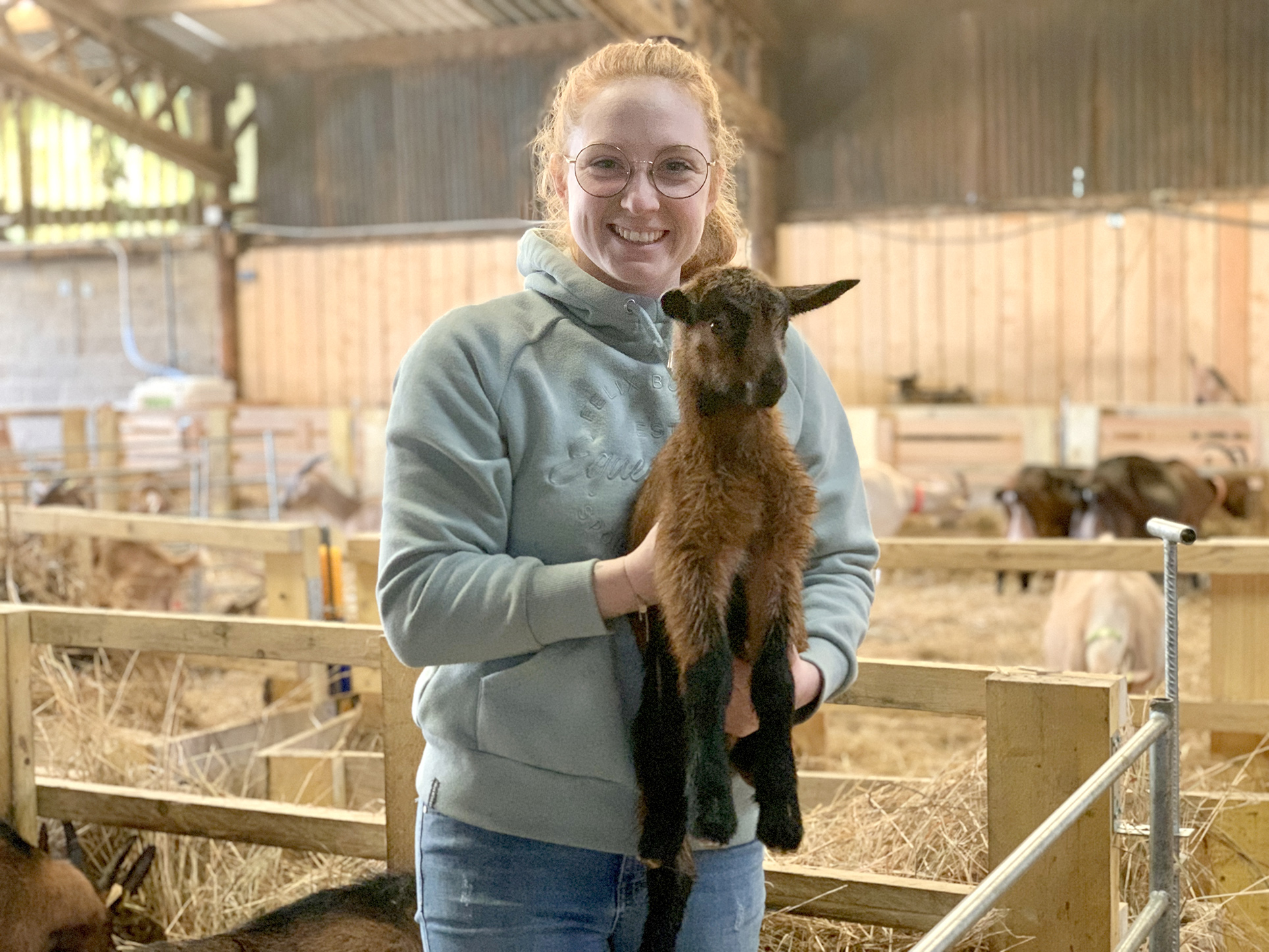 Chloé Noiret a déjà fait naître trente chevreaux cette année. 