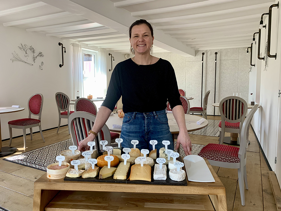 En salle, Sophie sert les fromages «à la française», selon le choix de chacun. 