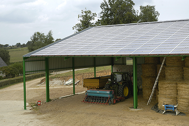 Utilisé pour les projets photovoltaïques, le bail emphytéotique confère un droit réel sur le bien loué.