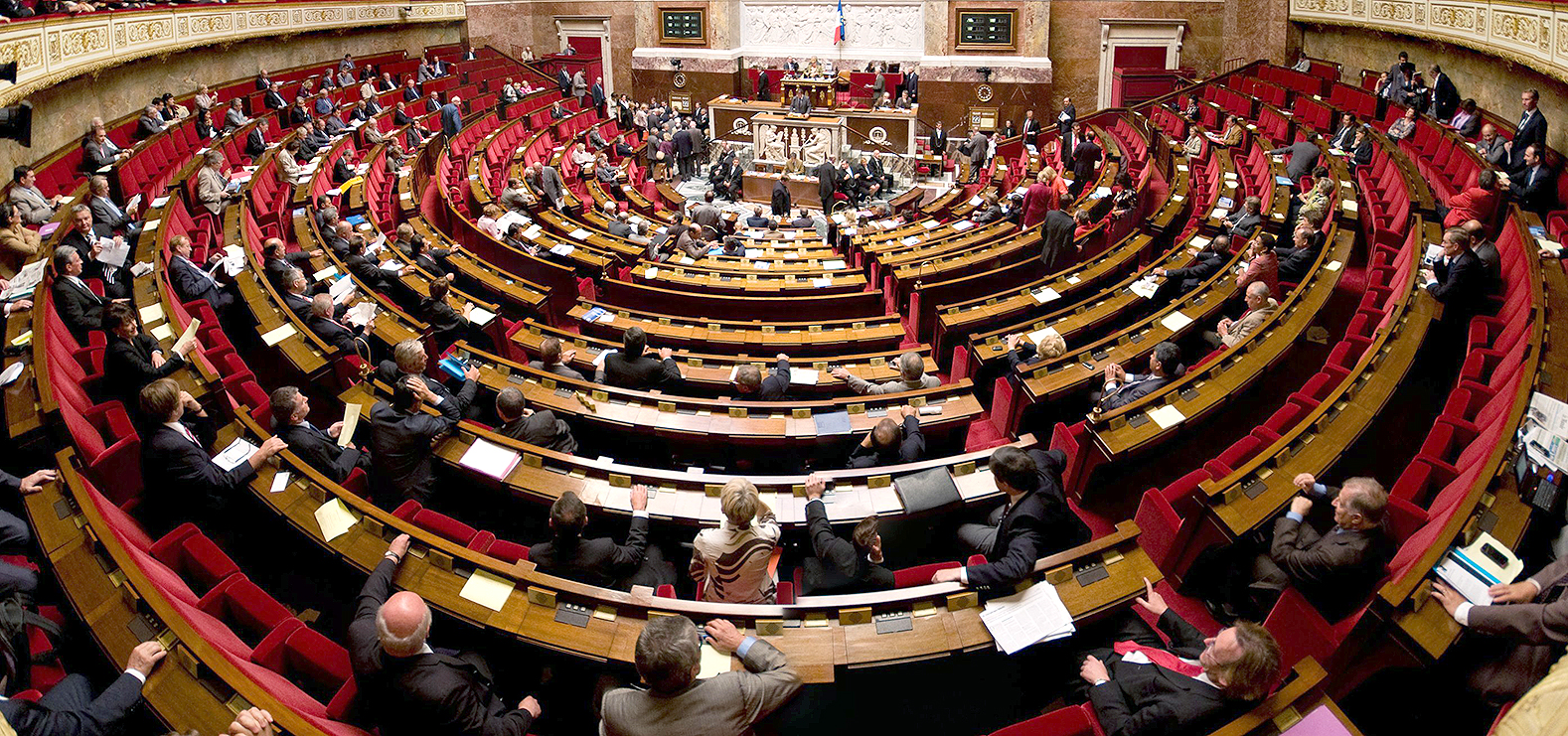 Le Parlement a adopté la loi d'urgence agricole le 22 juillet. Le texte, qui prévoit notamment des mesures sur les pesticides, la gestion de l'eau, les négociations commerciales et la prédation, attend désormais la décision du Conseil constitutionnel.
