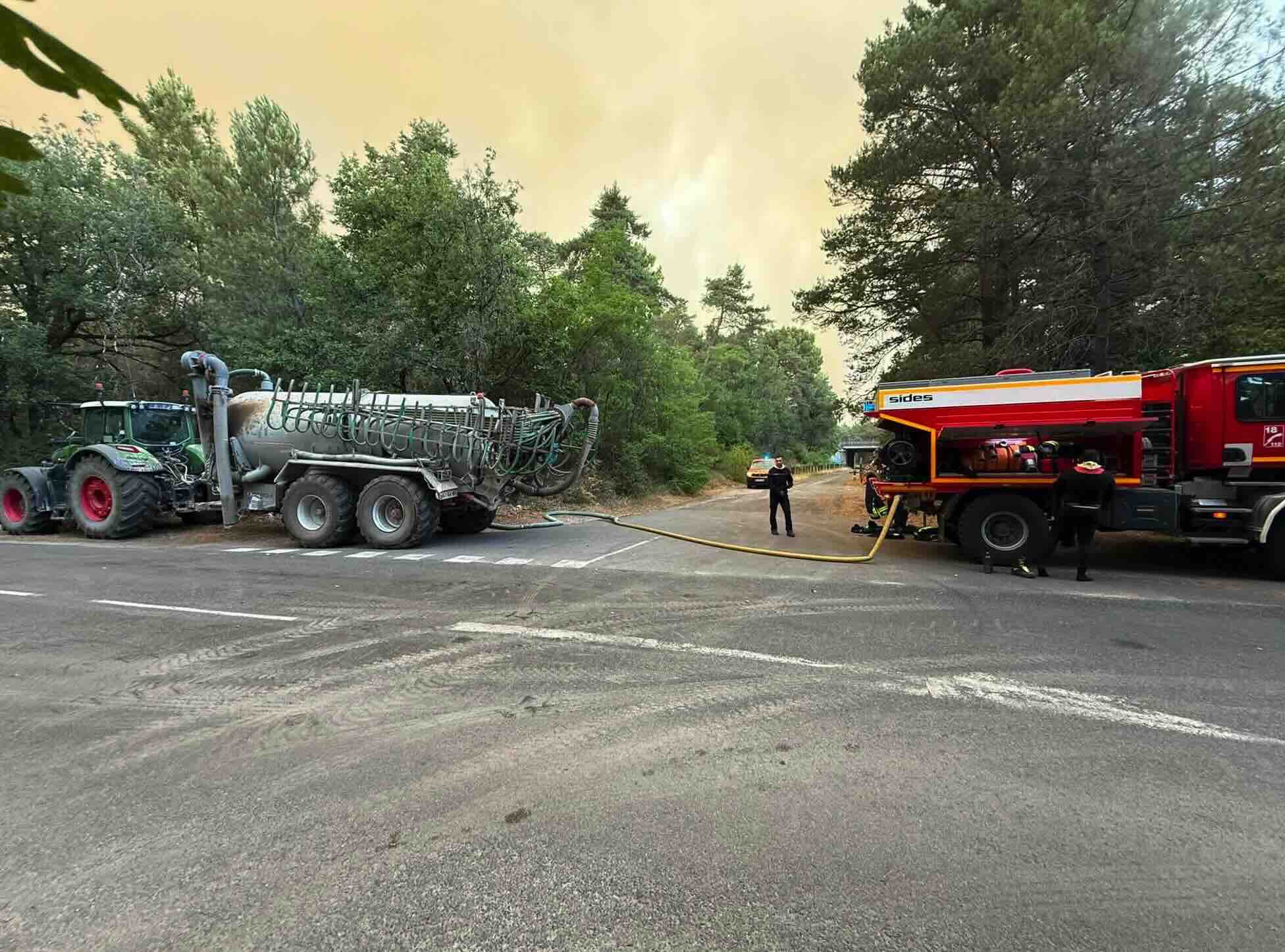 agriculteurs et pompiers lutte contre incendies et feux canicule