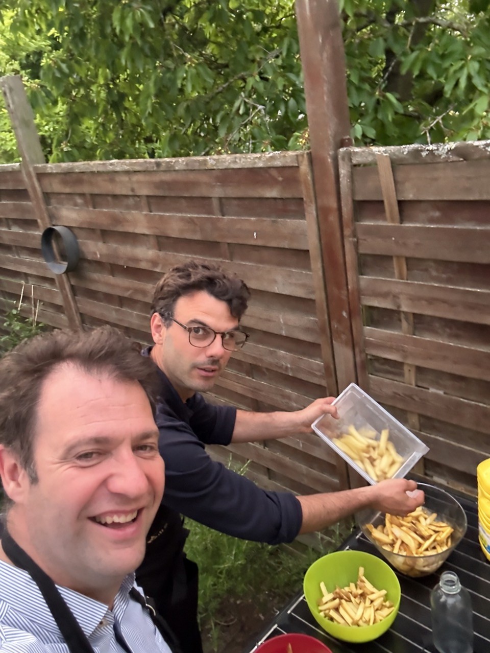 Xavier d’Halluin et Arnould Laperche ont tout simplement pris goût à la préparation des frites lors des repas du week-end en famille.