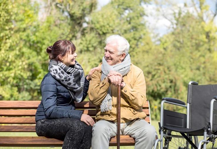 Bulle d’air favorise le maintien à domicile des personnes fragilisées par la maladie, l’âge ou le handicap, tout en limitant le risque d’épuisement du proche aidant, qui peut alors s’accorder du temps sereinement.