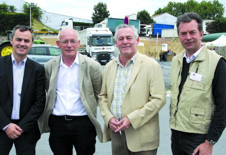 Emmanuel Fremy, qui prendra en charge la direction commerciale du groupe Carré à partir de septembre 2015, Johann Loobuyck, directeur général, Frédéric Carré, président, et Philippe Leclercq, nouveau responsable du département «développement».