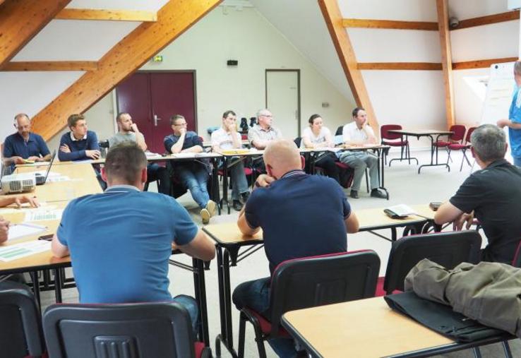 Le 24 mai, les deux groupes se sont réunis au lycée de Radinghem, dans le Pas-de-Calais, pour comparer leurs avancées et échanger.
