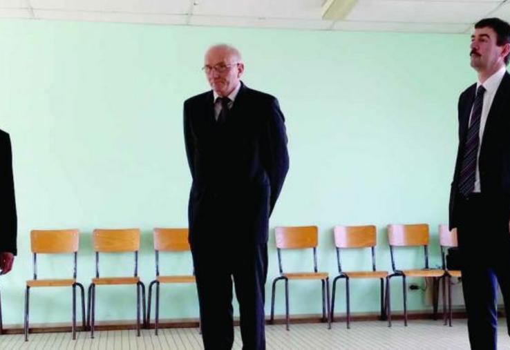 Bernard Cannesson entouré (de g. à dr.) par Gabriel Dessaivre, président de l’association départementale du Mérite agricole, Bertrand Hernu, président du groupe Advitam, et Daniel Roguet, président la chambre d’agriculture de la Somme.