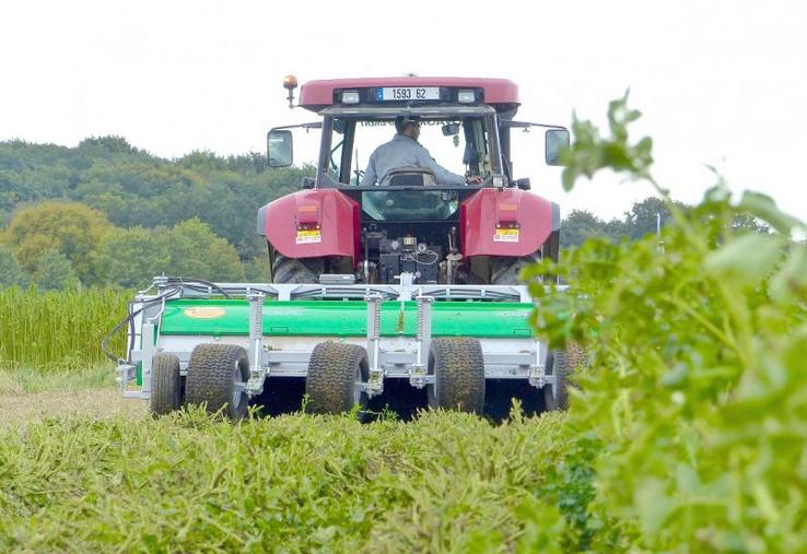 Le broyeur de fanes Agronomic peut être équipé d’un système de traitement sur le boxeur. Cette association permet de réduire la dose d’application de 50 %.