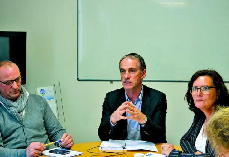 Thierry Roquefeuil, président de la FNPL au centre, entouré de son secrétaire général, André Bonnard, et de sa première vice-présidente, Marie-Thérèse Bonneau.