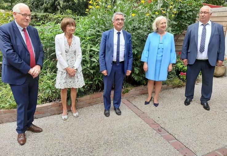 La liste conduite par Laurent Somon (au centre) est composée de Georges Dufour, Françoise Maille-Barbare, Isabelle de Waziers, et Alain Baillet.