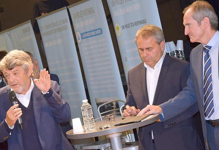 De gauche à droite : Jean-Louis Borloo, ex-ministre de l’Ecologie ; Xavier Bertrand, président de la Région Hauts-de-France, et Stéphane Demilly, député 
de la 5e circonscription de la Somme, surnommé à l’Assemblée nationale, Monsieur canal.