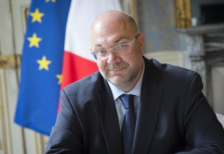 "Pour les produits phytosanitaires, l'objectif est d’en diminuer fortement les usages, pour protéger la santé des agriculteurs et des consommateurs, ainsi que l’environnement."