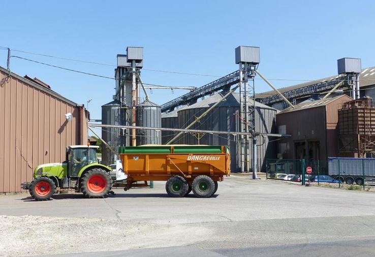 La baisse de production européenne a engendré une hausse du prix du blé. Mais comme chaque année, la moisson à peine terminée, il faut déjà repenser à la prochaine.