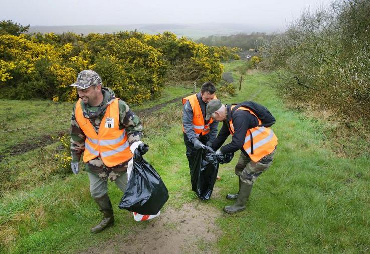 L’année dernière, 40 000 participants ont ramassé 1 000 tonnes de déchets dans toute la région. 