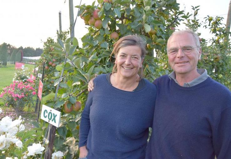 Delphine et Philippe Nicolaï gèrent les Vergers du Franc Picard, à Vron, avec cinq salariés permanents et une trentaine de saisonniers au moment de la cueillette.