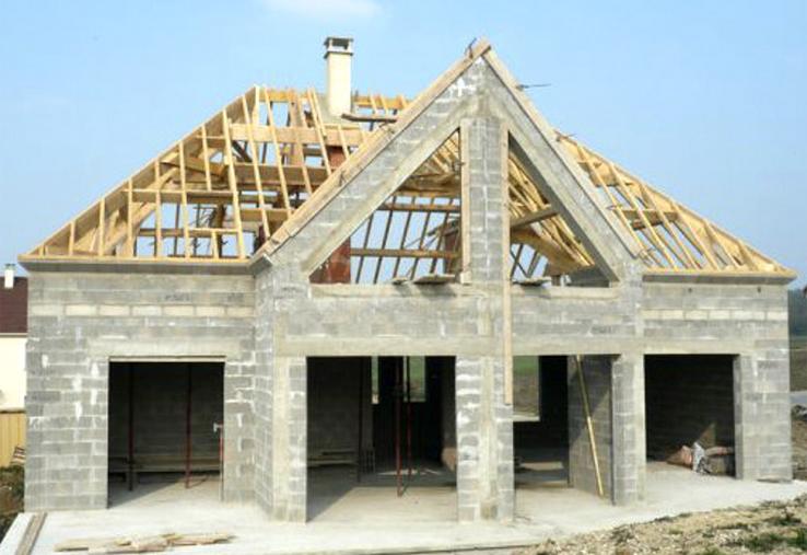 Jusqu’au 30 juin 2021, il sera possible de faire une donation à un enfant ou petit-enfant de 100 000 E maximum  en exonération de droits pour la construction d’une maison, des travaux de rénovation énergétique ou à la participation au financement d’une entreprise.