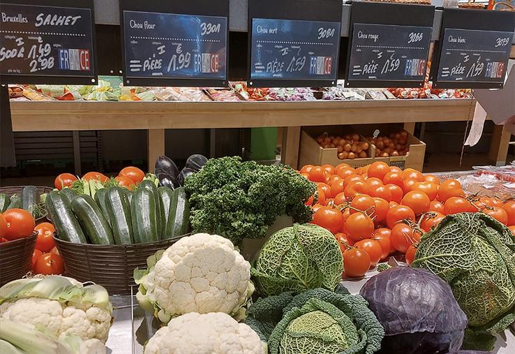 Entre l’origine notée sur la pancarte de l’étal et l’origine notée sur le produit, des erreurs d’étiquetage ont été repérées en fruits et légumes. 