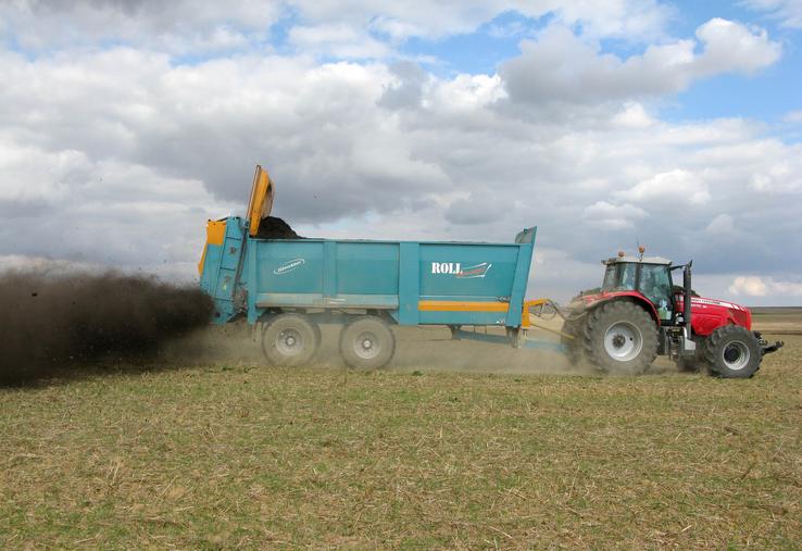 L’ensemble des produits organiques épandus chaque année sur le département représente environ 460 900 t de matières sèches et un apport de 13 300 t d’azote. 