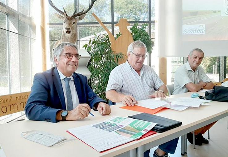 Au siège de la fédération des chasseurs de la Somme, fin de semaine dernière, Conseil départemental et chasseurs ont planté les bases d'un nouveau partenariat pour l'aménagement des bords de route.