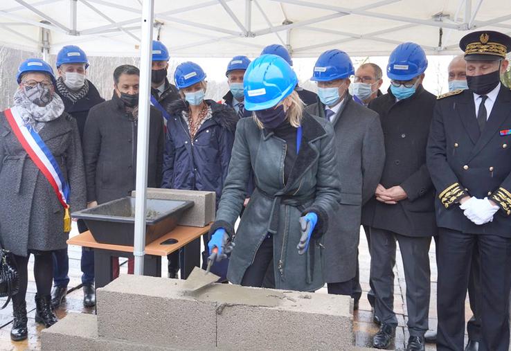 En visite le 10 décembre à Carling-Saint-Avold sur un site industriel en transition, la ministre déléguée chargée de l’Industrie, Agnès Pannier-Runacher,  a dévoilé la stratégie d’accélération pour une chimie biosourcée dotée  de 420 ME pour innover et industrialiser le territoire avec des solutions  plus durables. 