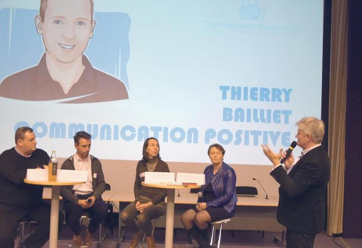 De gauche à droite : Xavier Bortolin, du lycée Le Paraclet, Thierry Bailliet, agriculteur et youtubeur, Emmanuelle Paillat, directrice de la plateforme de financement participatif Blue Bees, et Charlotte Bécot, présidente du Geda Afda, qui a remporté le premier prix du concours Agri Mouv’.