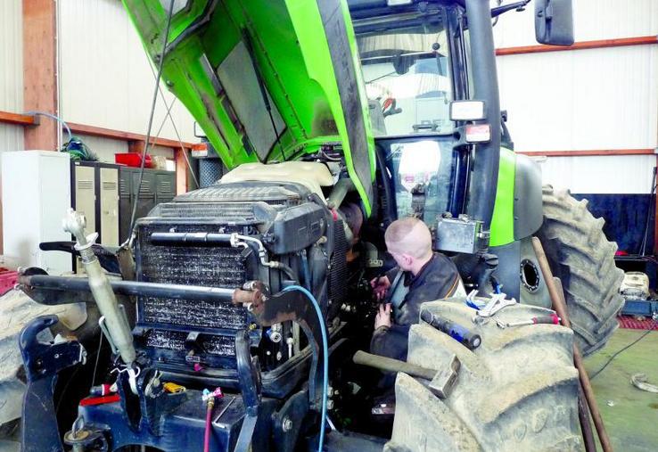 Chez les concessionnaires, seuls les dépannages et réparations s’effectuent, avec des précautions de distance entre individus.