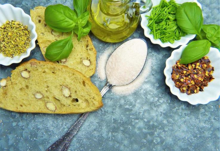 Les entreprises proposant des plats cuisinés «maison» en livraison à domicile ou «des kits prêts à cuisiner» sont aussi dans la tendance.