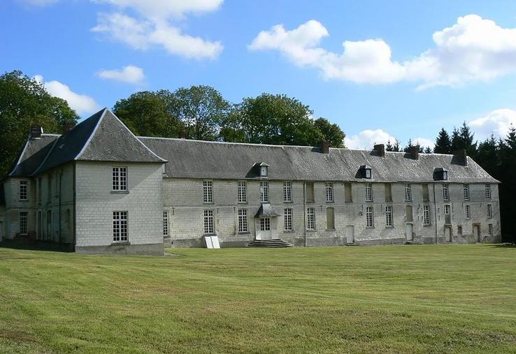 Construit en 1620 par un conseiller du Roi Henri III, le château de Francières a connu une histoire mouvementée et fait l’objet de nombreux chantiers au gré de l’humeur de ses différents propriétaires  qui l’ont quelque peu dénaturé.