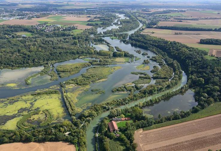 Dès la photo de couverture du Routard, le ton est donnée : «Le Santerre Haute Somme offre l’occasion de belles balades dans la nature et de joyeuses parties de pêche.»