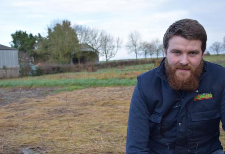 Si Quentin Tondellier a choisi de travailler ses légumes par carrés de terre, c’est pour faciliter la rotation des cultures 
et le désherbage. Cela évite aussi de piétiner les cultures.