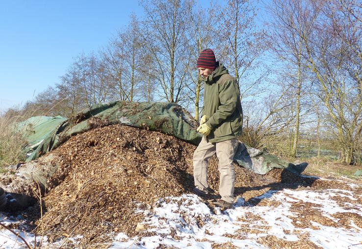 Depuis une dizaine d’années, les Deraeve ont investi dans une chaudière alimentée avec les tailles des arbres de l’exploitation réduites en copeaux. La maison, les bureaux et la boulangerie sont ainsi chauffés. Un exemple de projet subventionnable aujourd’hui. 