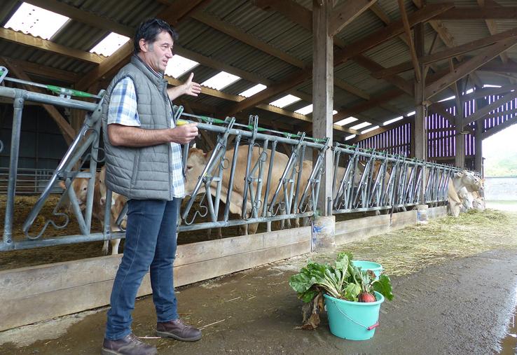 Grâce au collectif «viande à l’équilibre» de la plateforme Approlocal, les éleveurs bio comme Olivier Desmarest  peuvent vendre des bêtes entières aux cantines des collèges. 