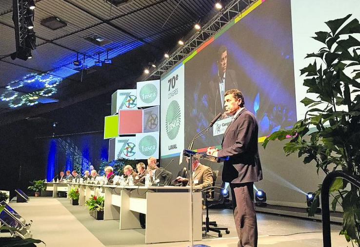 Ouverture du congrès de la FNSEA à Laval, le 30 mars 2016. Au premier plan, Xavier Beulin, président de la FNSEA.