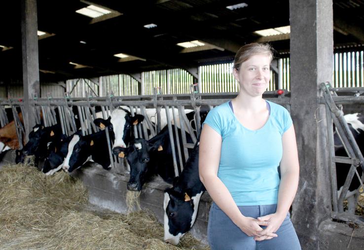 En aucun cas, Sophie Fourdinier ne remplace le métier de vétérinaire. Au contraire, il s'agit d'une complémentarité et d'apporter un diagnostique différent sur les problèmes des bovins. Elle exerce même en compagnie de vétérinaire. 