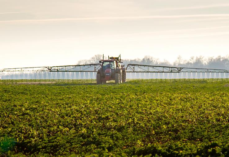 Pulvérisation d’azote liquide en sortie d’hiver sur une parcelle de colza. 