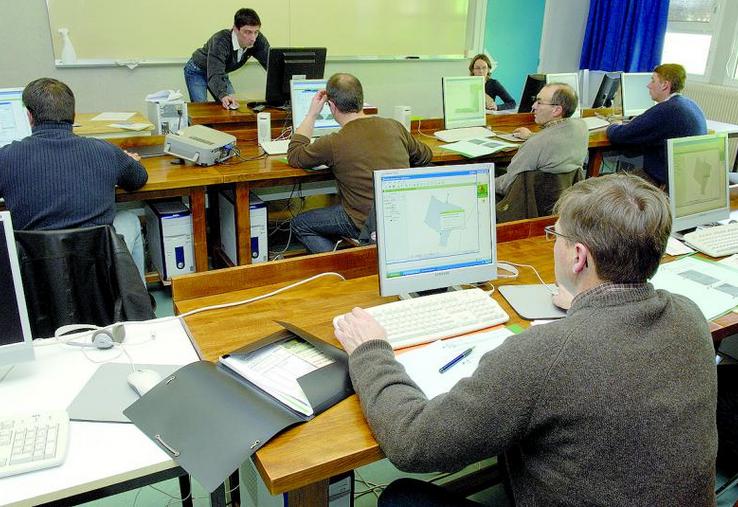 La chambre d’agriculture organise des réunions de démonstration et des journées de formation.