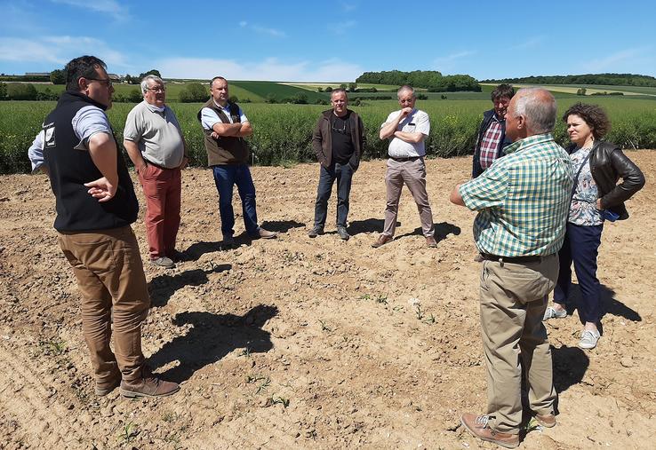 «Les positions du monde de la chasse sur les néonicotinoïdes, sur les ZNT, la réforme des dégâts de gibier, l’appel  à la délation sur les chemins qui ont disparu depuis des générations, ou plus récemment les sorties non contrôlées  sur la méthanisation (…) font du tort» à l’unité entre chasseurs et agriculteurs, affirme Denis Bully, président de la FDSEA de la Somme.